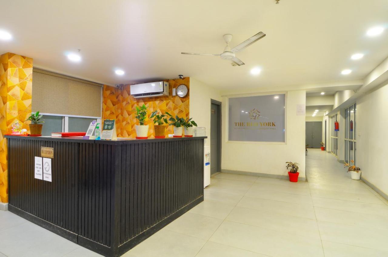 The Red York Hotell Ghaziabad Eksteriør bilde